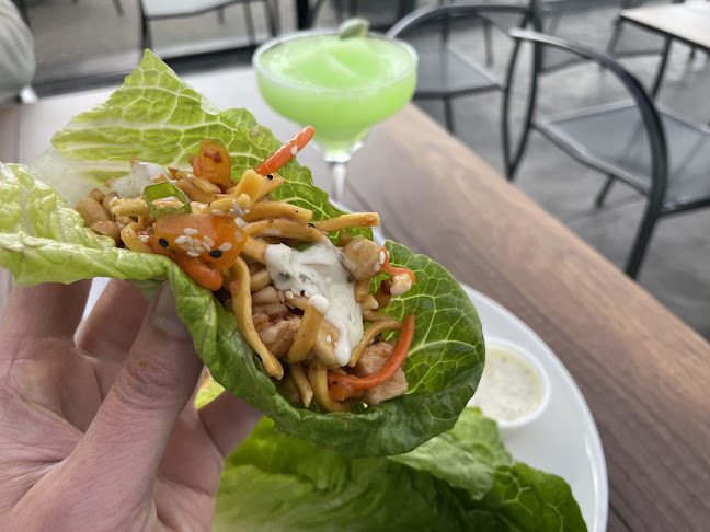 Comentarii opinii despre The Roster Sports Club Bar & Grill