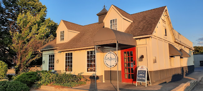 907 Victoria St N, Kitchener, ON N2B 3C3