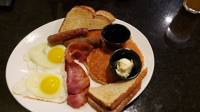 Opinii despre Ricky's All Day Grill - Edgemont/Country Hills în Calgary - Hospitality and gastronomy