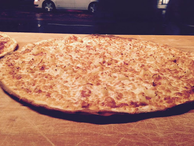 Goldies Pizza - Hospitality and gastronomy