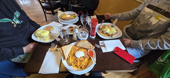 Darlise Cafe - Kitchener