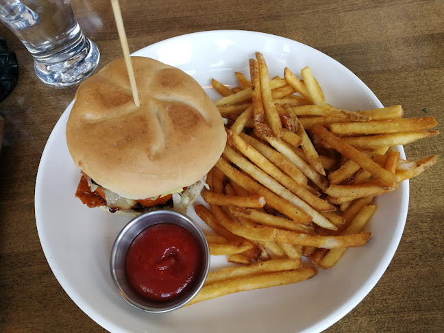 890 4 Ave SW, Calgary, AB T2P 0K4