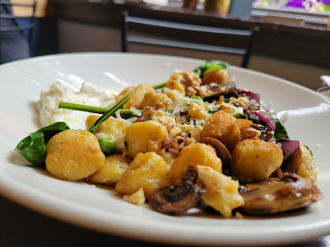 283 Bannatyne Ave, Winnipeg, MB R3B 1M3