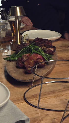 Opinii despre Perla Oyster Bar & Grill în Woodbridge - Hospitality and gastronomy