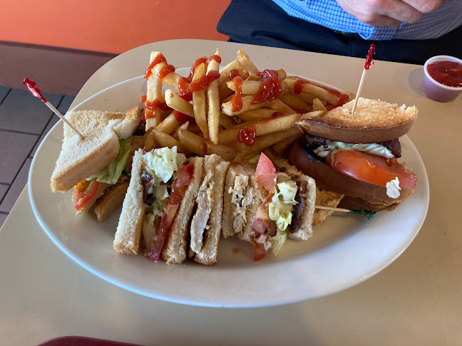 1069 Dundas St W, Mississauga, ON L5C 1C3