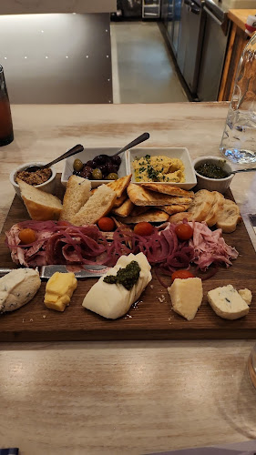 320 Scenic Dr S, Lethbridge, AB T1J 4X6