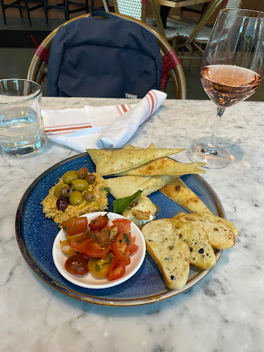 Opinii despre Trattoria Park Royal în West Vancouver - Hospitality and gastronomy