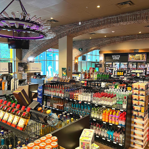 Marine Gateway Liquor Store - Hospitality and gastronomy