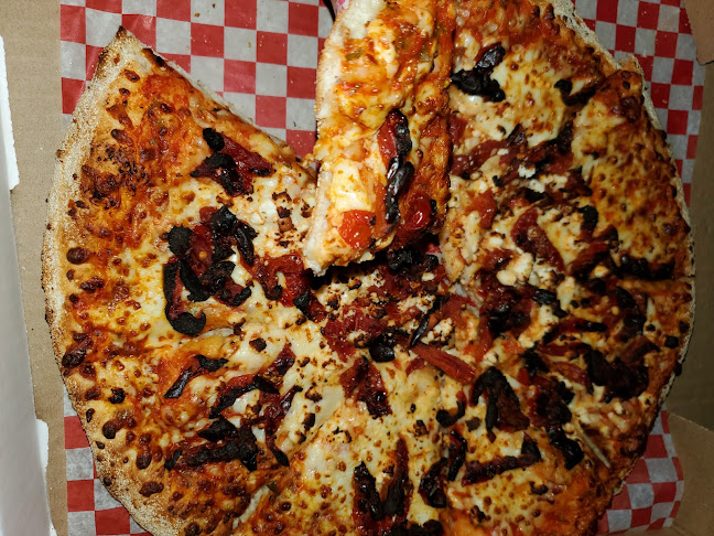 Papas Pizzaland Courtice - Hospitality and gastronomy