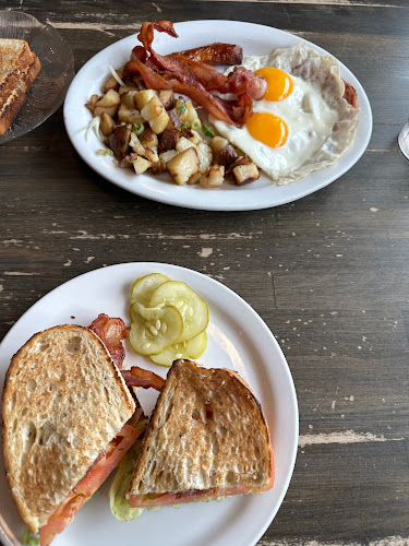 Opinii despre Red Top Drive Inn în Winnipeg - Hospitality and gastronomy