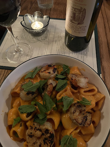 749 Bank St, Ottawa, ON K1S 3V3