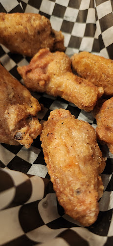 Opinii despre Headquarters Restaurant and Bar în Sherwood Park - Hospitality and gastronomy