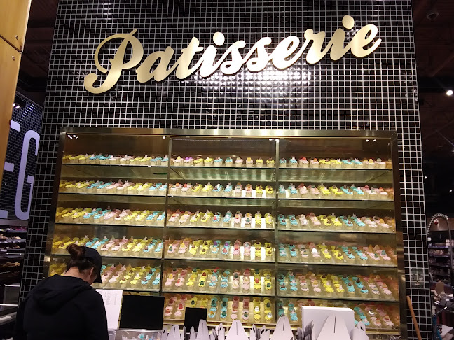 396 St Clair Ave W, Toronto, ON M5P 1N4