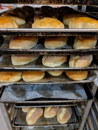 321 Spadina Ave., Toronto, ON M5T 2E9