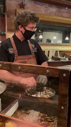 100 Adelaide St E, Toronto, ON M5C 1K9