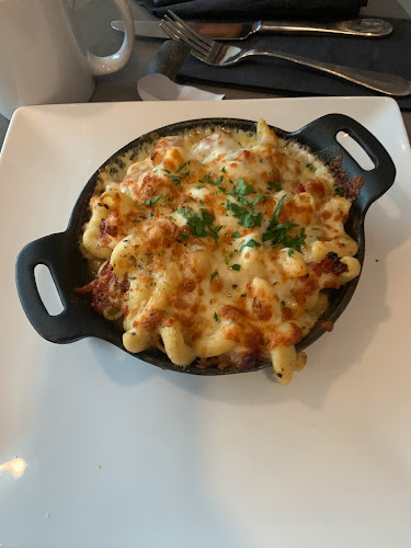 620 2 St SE Main Level, Medicine Hat, AB T1A 0C9