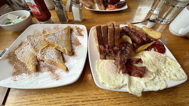 6408 Bay St, West Vancouver, BC V7W 2H1