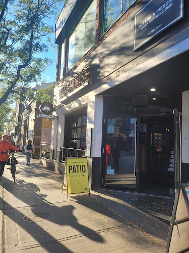 232 Queen St W, Toronto, ON M5V 1Z6