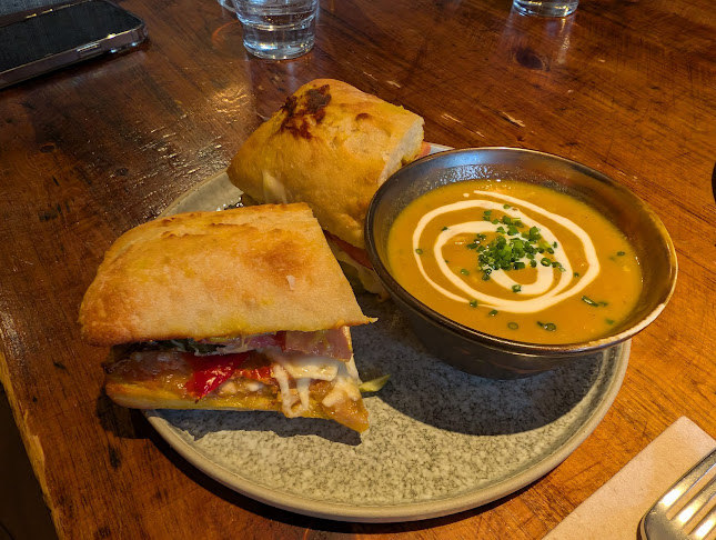 3 Lonsdale Ave, North Vancouver, BC V7M 2E4