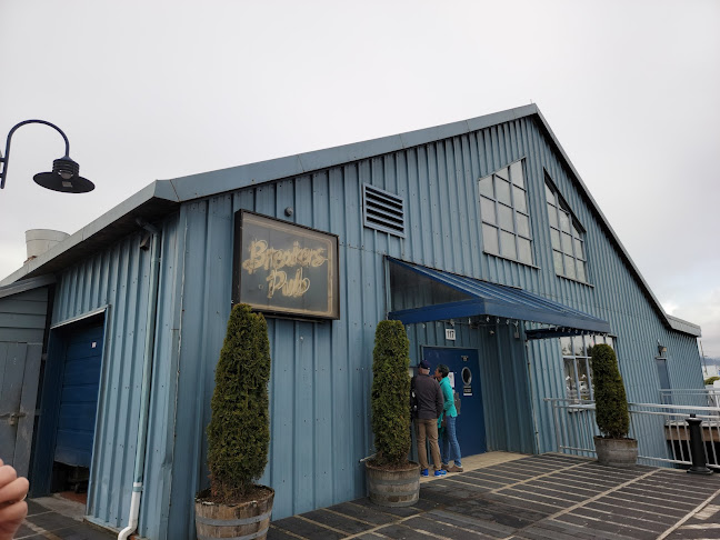 Breakers Pub - Hospitality and gastronomy