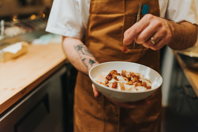 Bread and Circus Trattoria - Hospitality and gastronomy