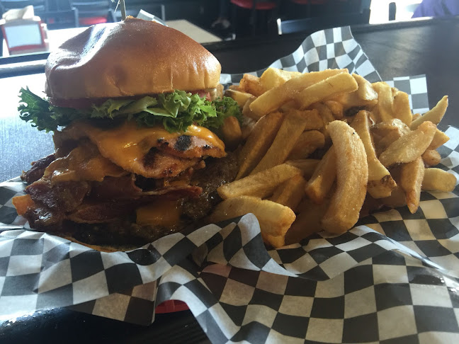 Mommaz Boyz - Hospitality and gastronomy