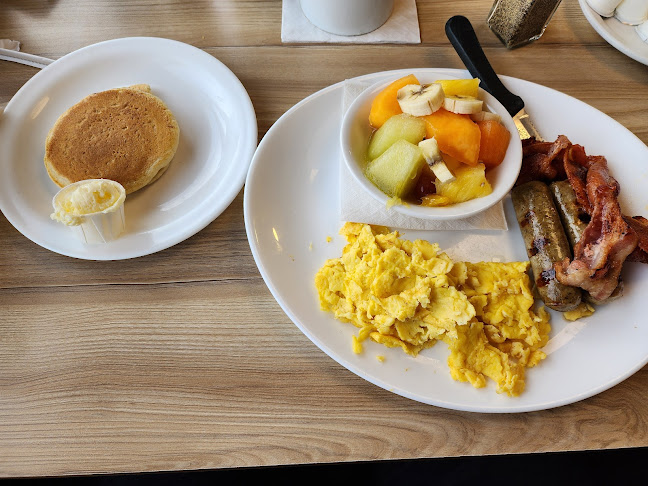 Humpty's Big Plate Diner - Lethbridge - Hospitality and gastronomy