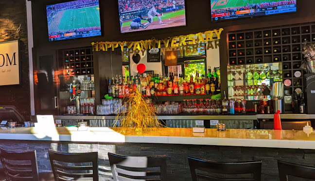 Kettle Valley Public On Main Bar & Grill - Kelowna