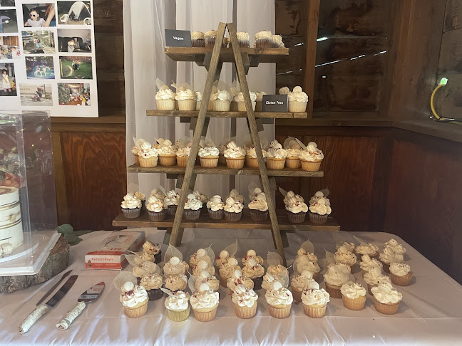 Vanilla & HoneyBee Custom Cakes Appointment Only*