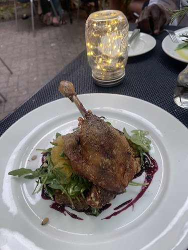 Opinii despre Chez Piggy Restaurant & Bar în Kingston - Hospitality and gastronomy