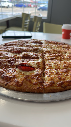 Mona's Pizza - Hospitality and gastronomy