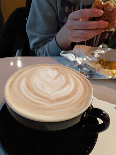 Comentarii opinii despre Kafka’s Coffee Roasting and Bakery