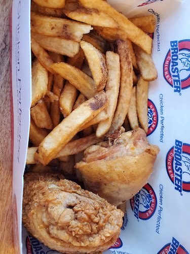 1013 King St E, Hamilton, ON L8M 1C9