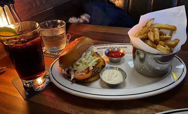 Opinii despre Browns Socialhouse Waterloo în Waterloo - Hospitality and gastronomy