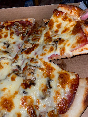 Roadrunner Pizza Whyte Ave