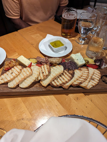 Garlic's of London - Hospitality and gastronomy