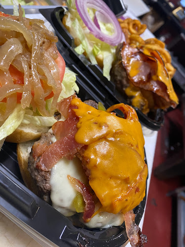 Mommaz Boyz - Hospitality and gastronomy