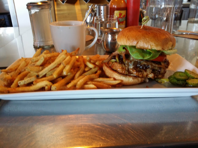 809 1 Ave NE, Calgary, AB T2E 0C2