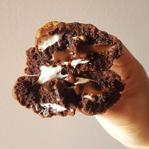 825 College St, Toronto, ON M6G 1C9