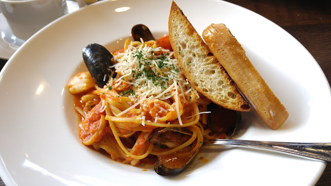 Harold's Kitchen & Bar