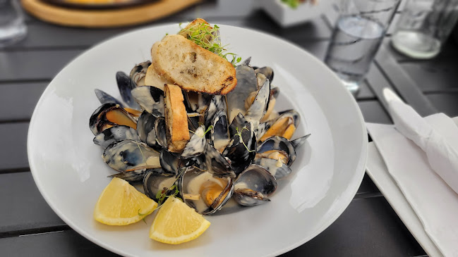 1347 Gardiners Rd, Kingston, ON K7P 0L8