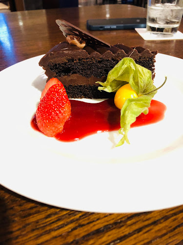 Harold's Kitchen & Bar - Hospitality and gastronomy