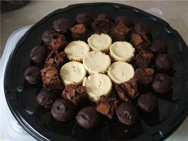 AWW Crumbs Custom Cakes - Kawartha Lakes