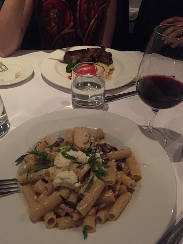 Opinii despre Marlowe Restaurant & Bar în Richmond Hill - Hospitality and gastronomy