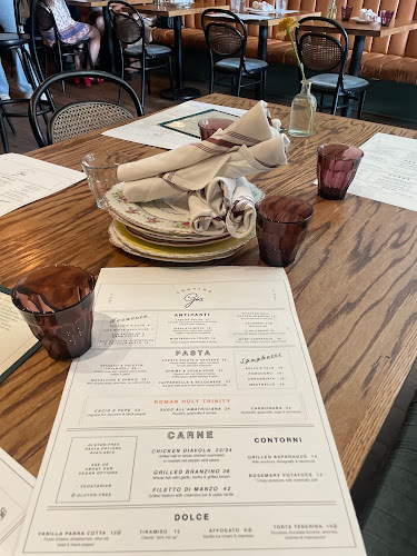 749 Bank St, Ottawa, ON K1S 3V3