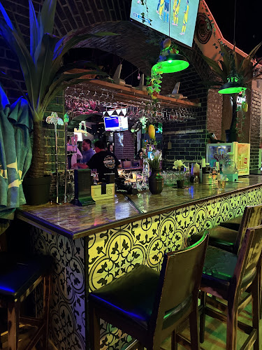 is the intersection, 1180 Howe Street, Davie St, Vancouver, BC V6Z 1R2