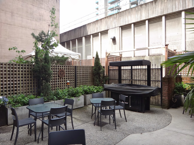 Howe Sound Taphouse & Kitchen - New West - Hospitality and gastronomy