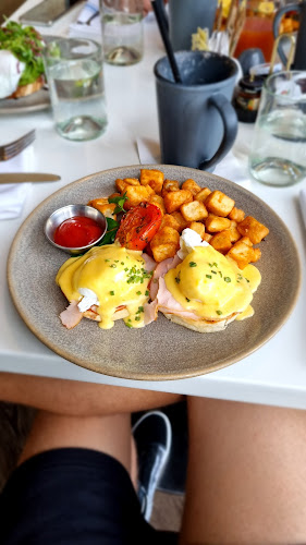 1601 Bayshore Dr., Vancouver, BC V6G 2V4