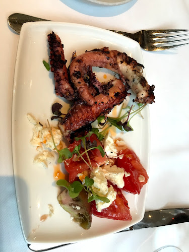 100 Cumberland St, Toronto, ON M5R 1A6