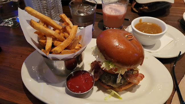 Browns Socialhouse Lethbridge West